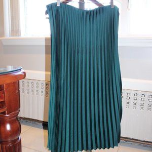 J Crew Accordian Pleated Green Satin Skirt with rubber waist Size XL